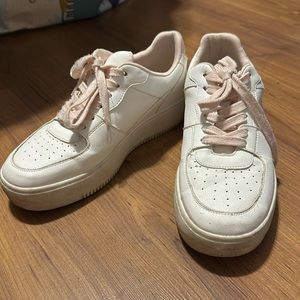 Call it spring sneakers